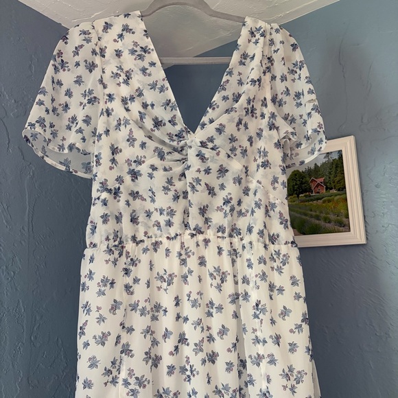 3 for $25! Flag & Anthem Floral asymmetrical short sleeve maxi dress, L - Picture 2 of 8